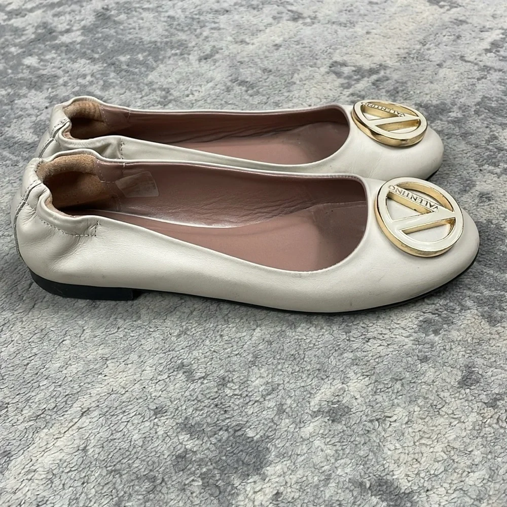 Valentino Calliope Leather Ballet Flats V Medallion Ivory Cream Sz 8 - Picture 6 of 14